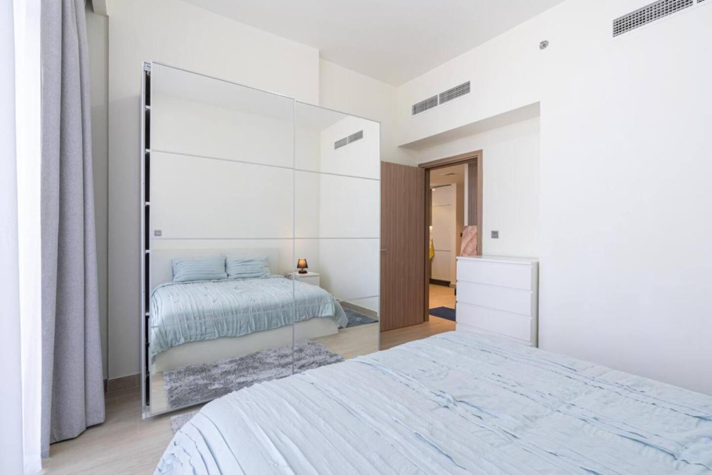 Superb 1br Near Crystal Lagoon Apartment Dubai